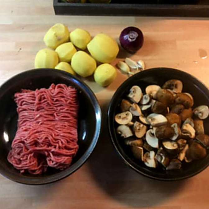 21.2.16 - Frikadellen,Kartoffelpü,Gurkensalat,Brokkoli,Dessert, (3)