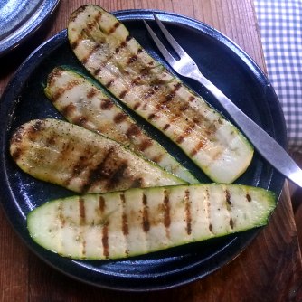 kartoffelgratingebratene-zucchinibaba-ganoushguacamoleolivengebackener-fetavegetarisch-11